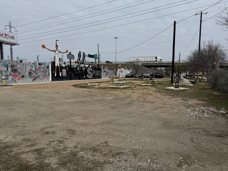 More Photos Of 1001 Roosevelt Ave, San Antonio Land For Sale
