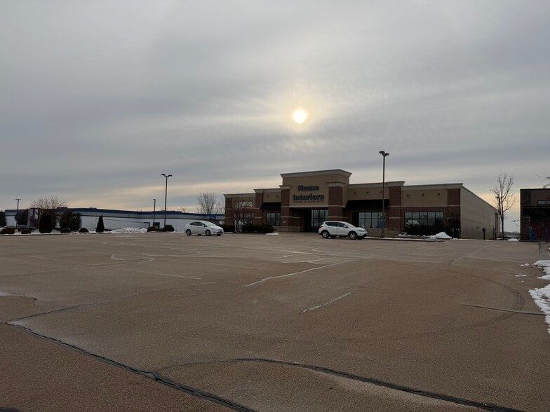 More Photos Of 4803 Michaels Dr, Appleton Freestanding For Sale