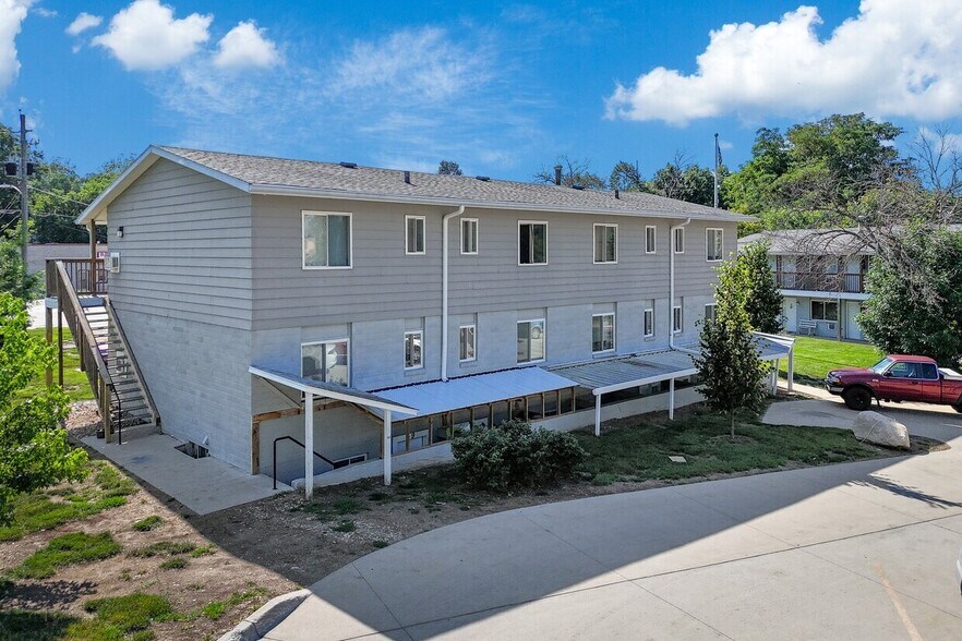 More Photos Of 2127 Indianola Ave, Des Moines Apartments For Sale