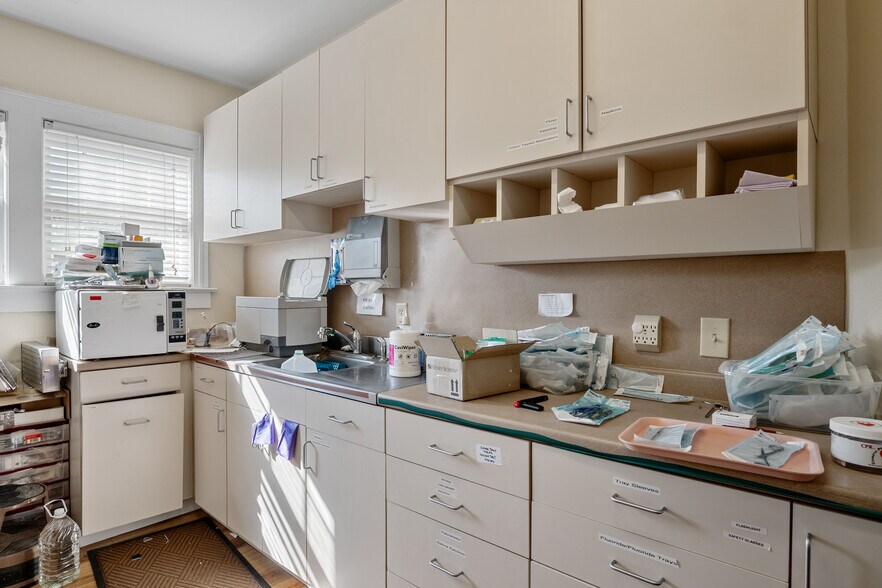 More Photos Of 614 S Main St, Blacksburg Medical For Sale