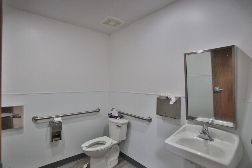 More Photos Of 3505 Cadillac Ave, Costa Mesa Office For Lease
