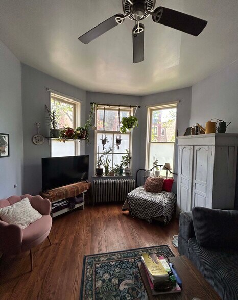 More Photos Of 2620 W Evergreen Ave, Chicago Apartments For Sale