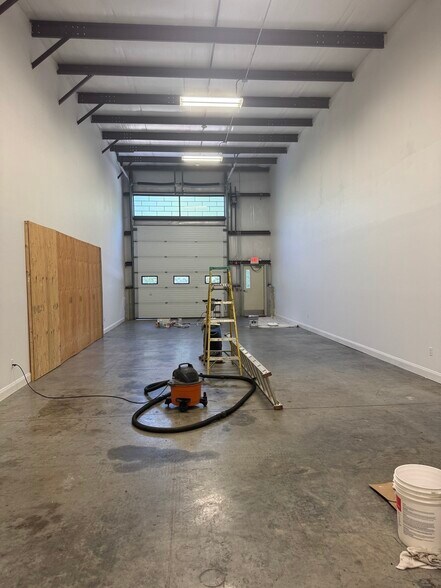 More Photos Of 33 Forge Hill Rd, Franklin Warehouse For Lease