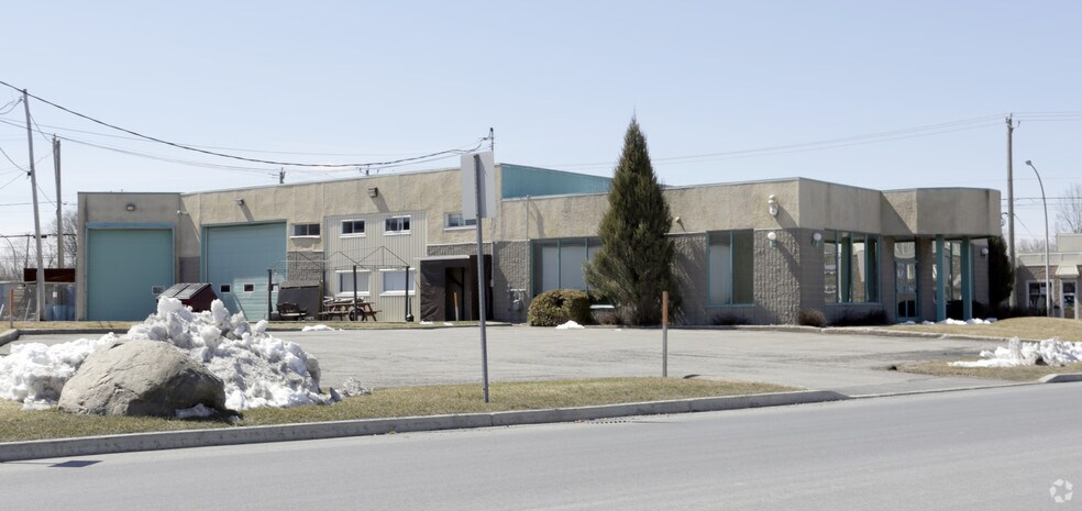 More Photos Of 10 Rue Industrielle, Delson Warehouse For Sale