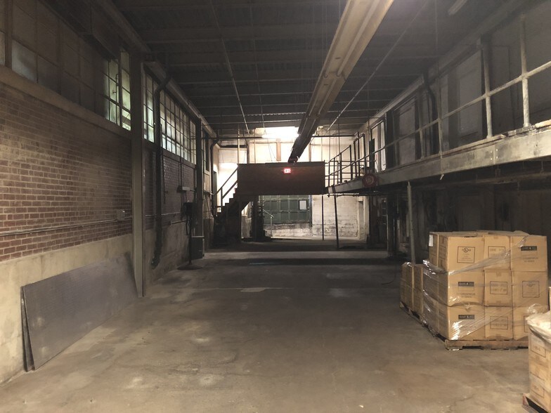 More Photos Of 100 Beecher Ave, Cheltenham Warehouse For Lease
