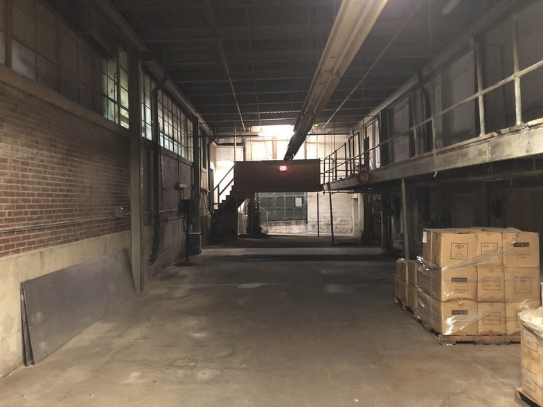 More Photos Of 100 Beecher Ave, Cheltenham Township Warehouse For Lease