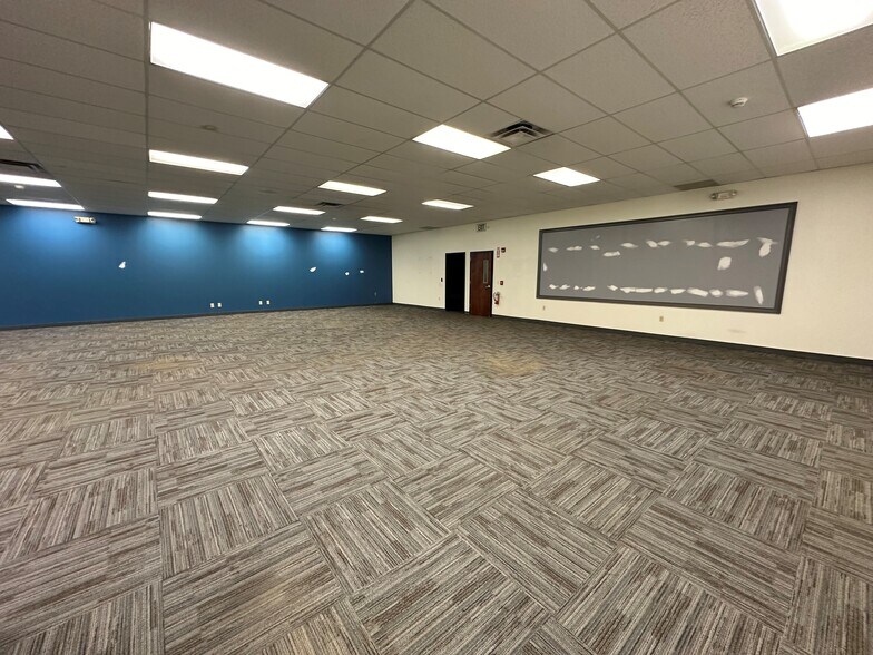 More Photos Of 90 Goodway Dr, Rochester Warehouse For Lease