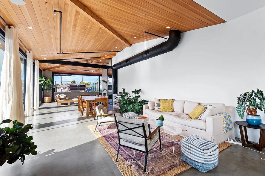 More Photos Of 540-542 Rose Ave, Venice Storefront Retail Residential For Sale