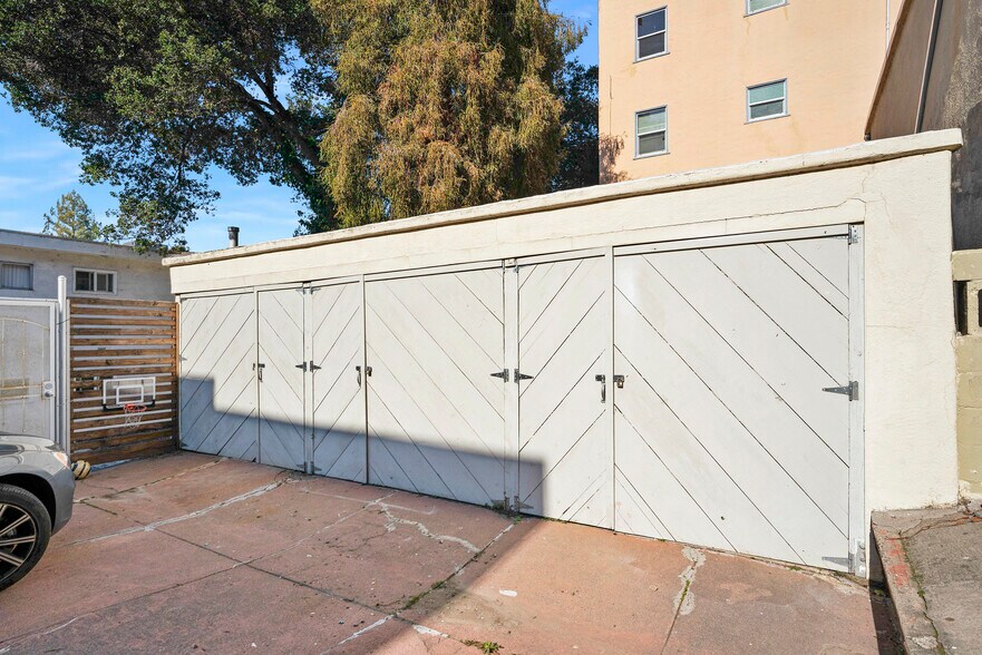 More Photos Of 256 29th St, Oakland Apartments For Sale