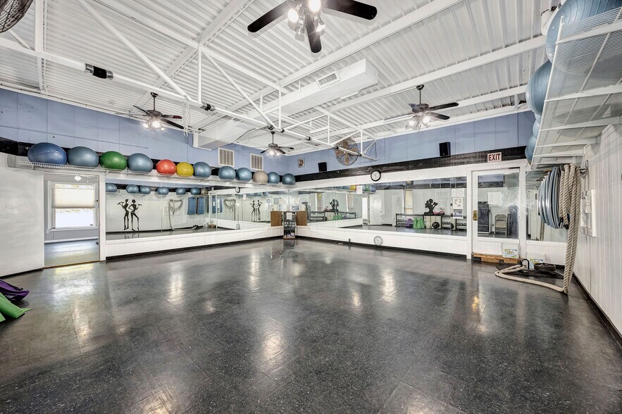 More Photos Of 1188 Pyramid Hill Blvd, Hamilton Flex For Sale