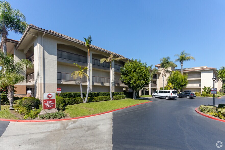 Primary Photo Of 2700 Hotel Terrace Dr, Santa Ana Hotel For Sale