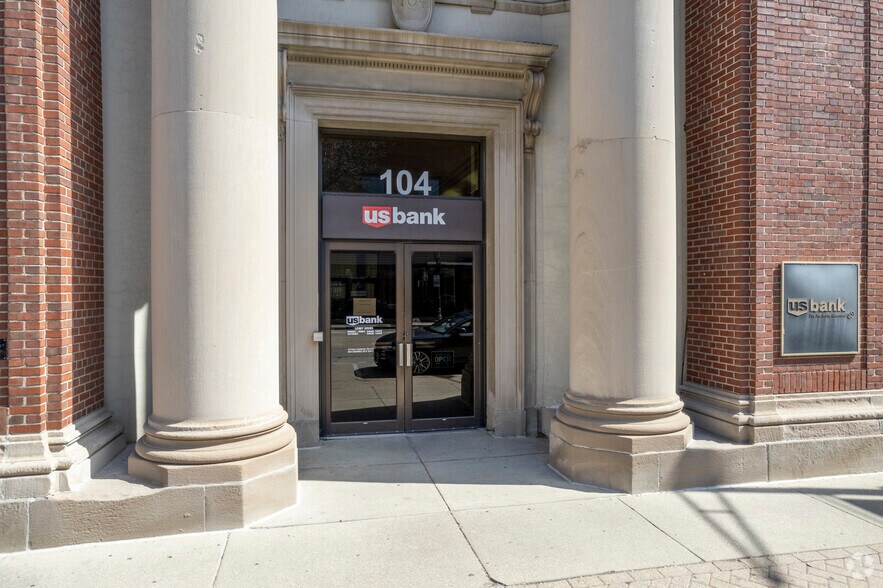 More Photos Of 104 N Oak Park Ave, Oak Park Office Residential For Lease