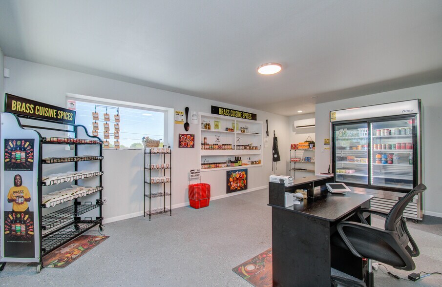 More Photos Of 7514 Bailey Rd, Pearland Warehouse For Lease