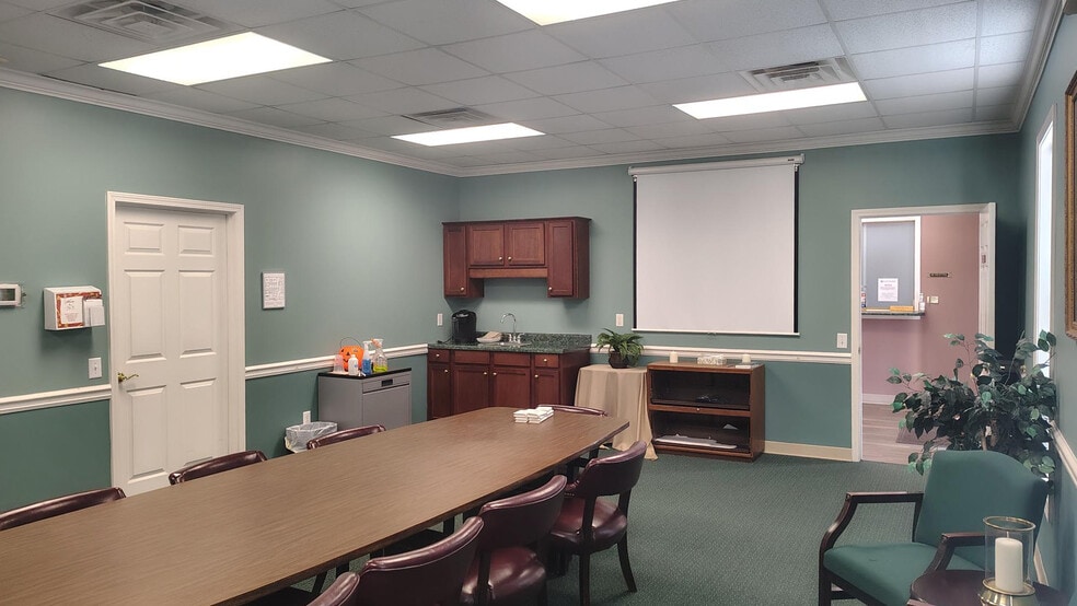 More Photos Of 300 Margie Dr, Warner Robins Office For Lease