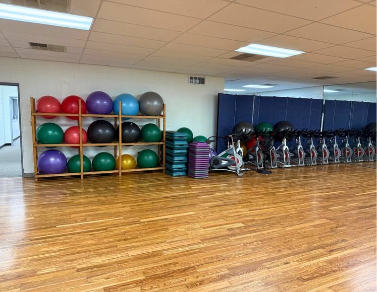 More Photos Of 600 S 5th Ave, Mayodan Health Club For Sale