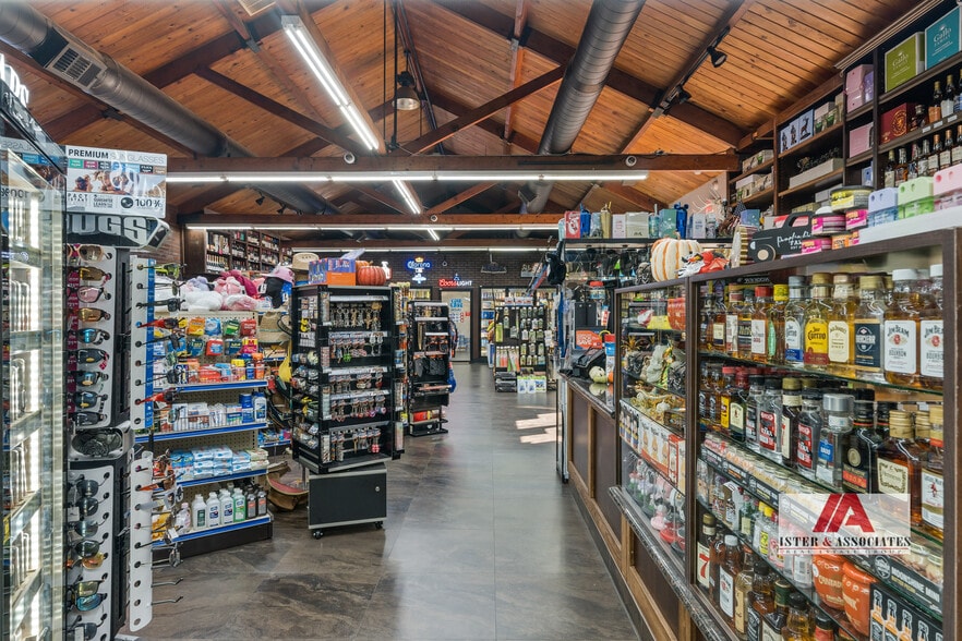 More Photos Of 6618 Wofford Blvd, Wofford Heights Service Station For Sale