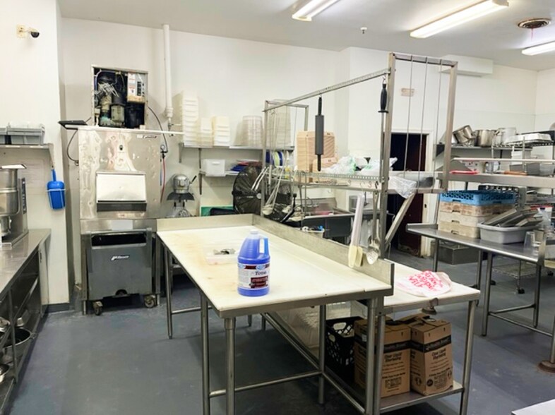 More Photos Of 527 Poplar St, Cambridge Storefront For Lease