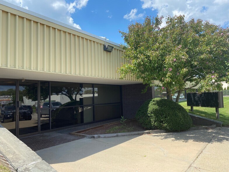 More Photos Of 1 Wholesale Way, Cranston Warehouse For Lease