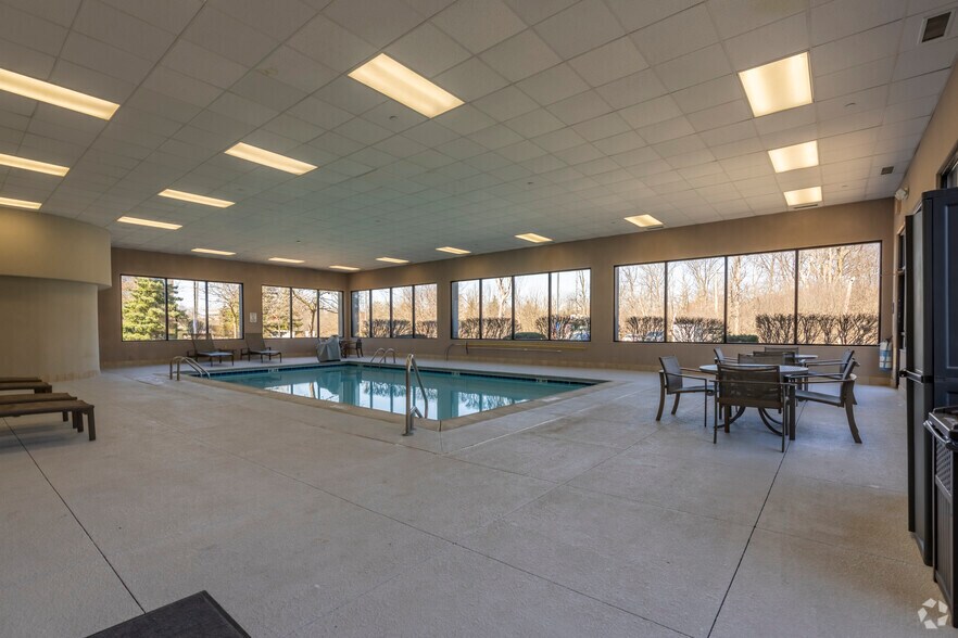 More Photos Of 2500 Coolidge Rd, East Lansing Hotel For Sale