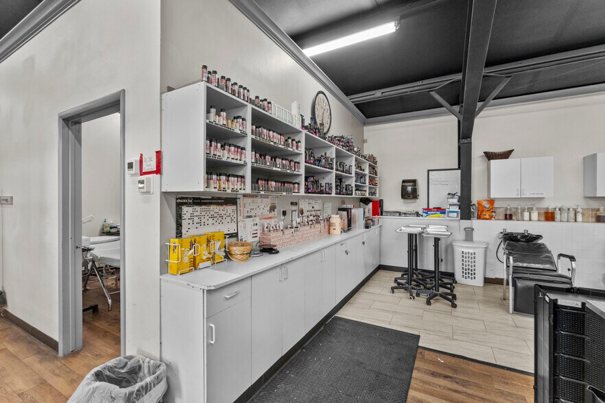 More Photos Of 1550 W Thatcher Blvd, Safford Loft Creative Space For Sale