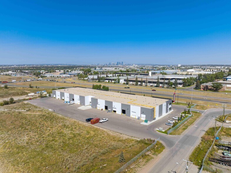 More Photos Of 8489 40 St SE, Calgary Flex For Sale