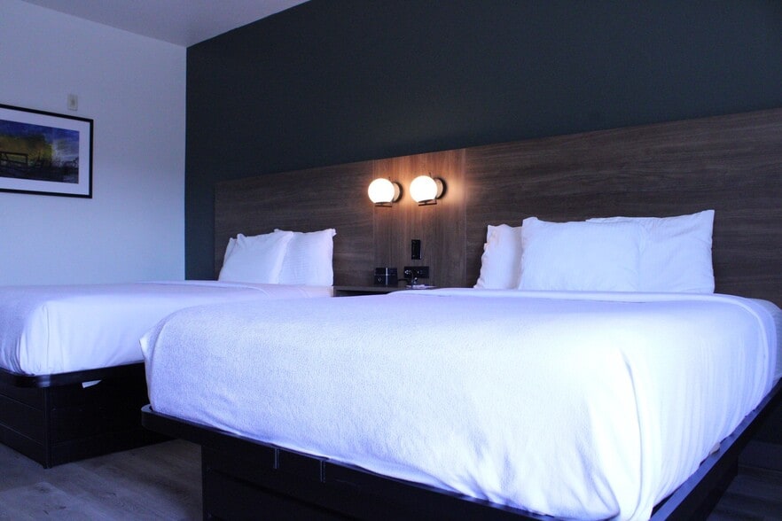 More Photos Of 104 N LHS Dr, Lumberton Hotel For Sale