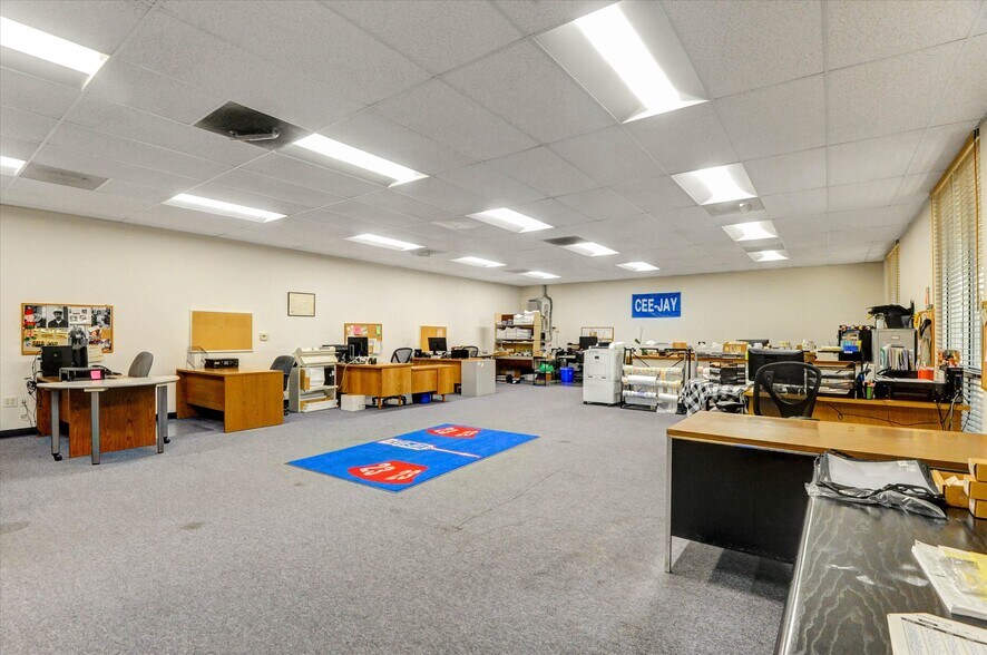 More Photos Of 920 W 10th St, Azusa Warehouse For Sale