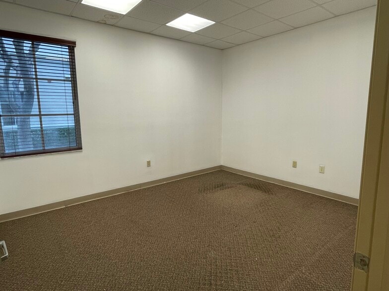 More Photos Of 5501 N University Dr, Coral Springs Office For Sale