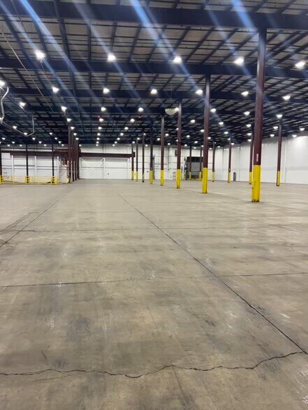 Primary Photo Of 35660 Clinton St, Wayne Manufacturing For Lease