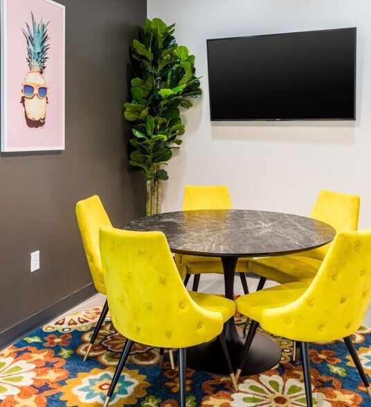 More Photos Of 136 4th St N, Saint Petersburg Coworking Space