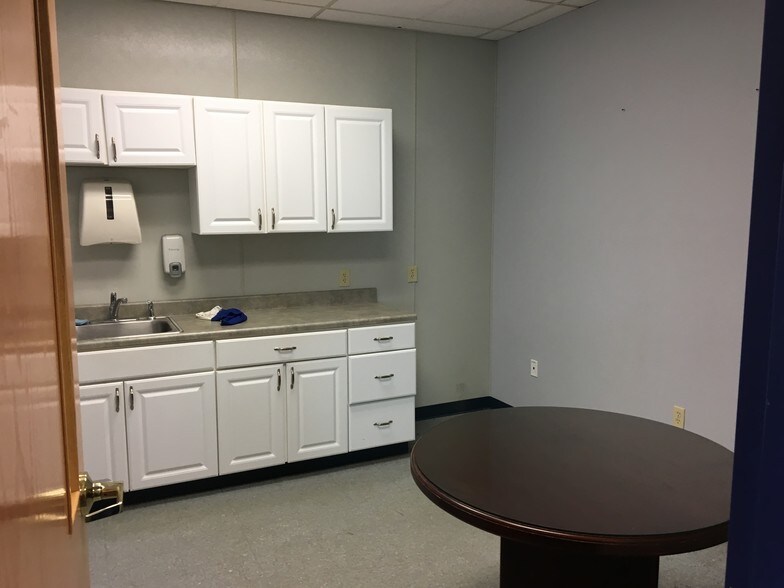 More Photos Of 495 Aero Dr, Cheektowaga Light Distribution For Lease