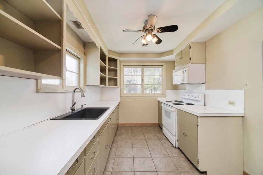 More Photos Of 4990 Main St, Onekama Freestanding For Sale