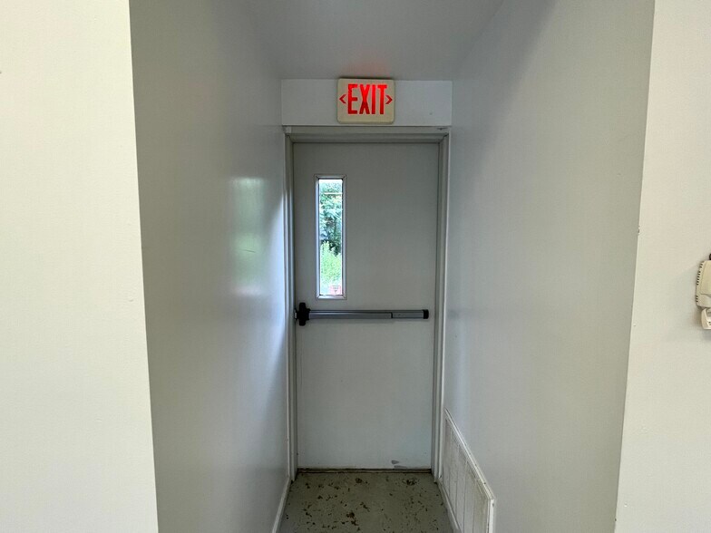 Primary Photo Of 2018 Maxwell Ave, Evansville Storefront For Sale