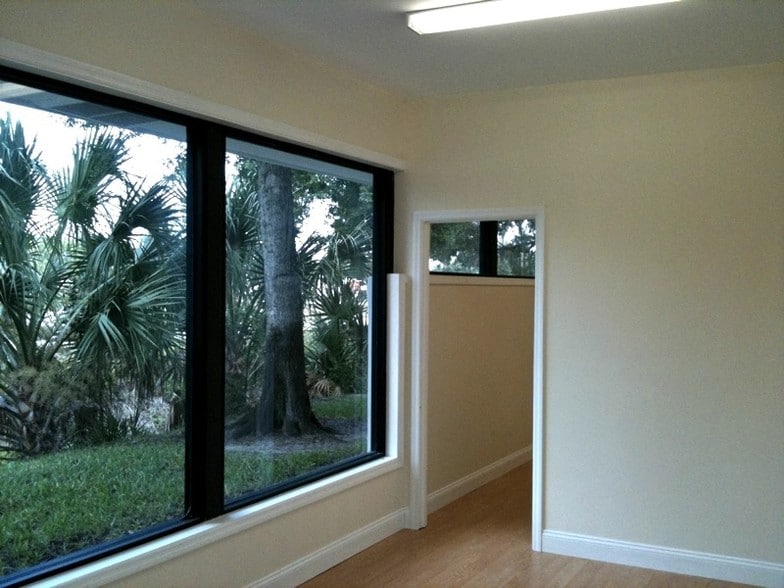 More Photos Of 920-936 36th Ct SW, Vero Beach Warehouse For Lease