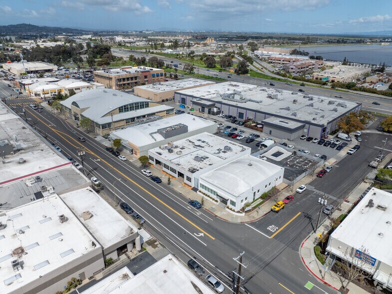More Photos Of 730 Broadway, Redwood City Research And Development For Lease