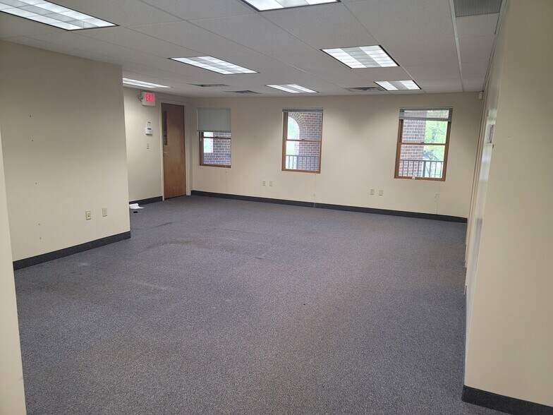More Photos Of 3600 Brecksville Rd, Richfield Light Distribution For Lease