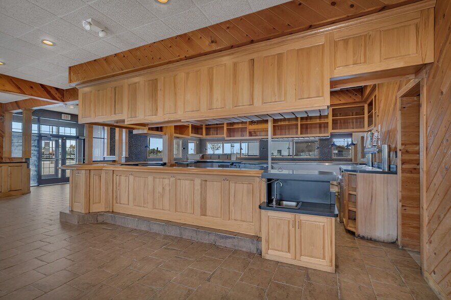More Photos Of 14860 165th Ave, Becker Restaurant For Sale