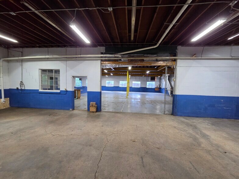 More Photos Of 536 Oak St, Ferrysburg Industrial For Sale