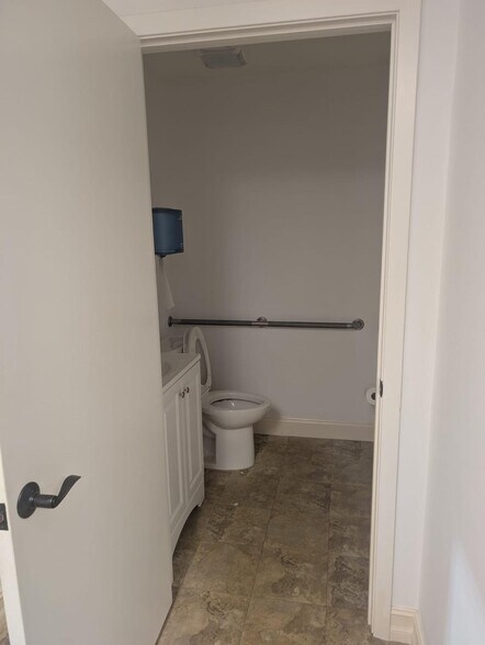 More Photos Of 3300 S Congress Ave, Boynton Beach Showroom For Lease