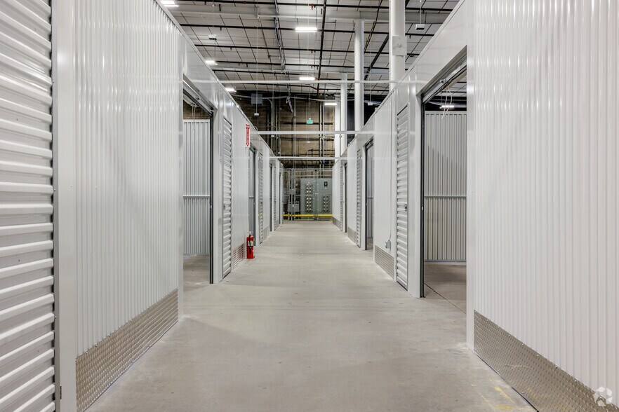 More Photos Of 5180 Fox St, Denver Warehouse For Lease