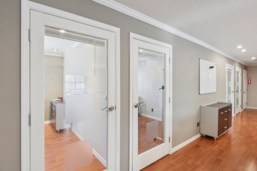 More Photos Of 4868 W Gandy Blvd, Tampa Office For Sale