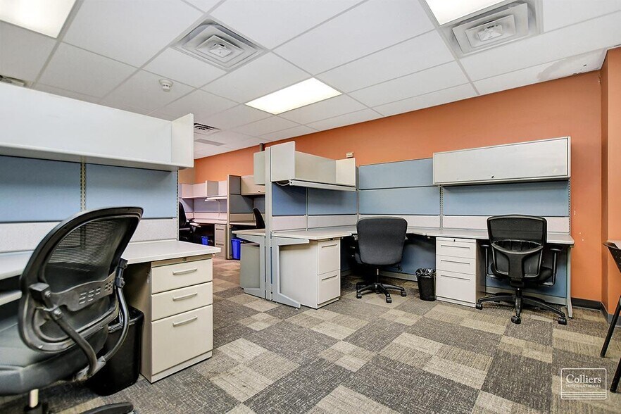 More Photos Of 1970 Merivale Rd, Ottawa Flex For Lease