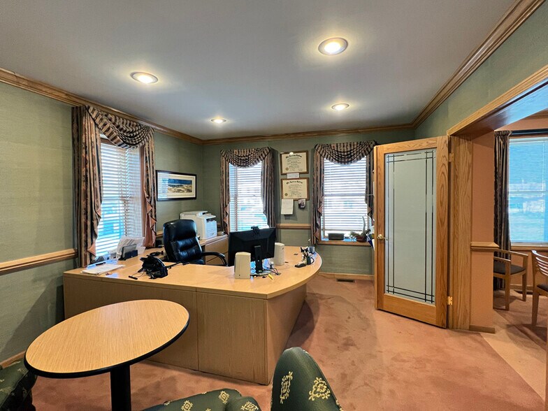 More Photos Of 465 Commerce Dr, Fort Washington Office For Sale