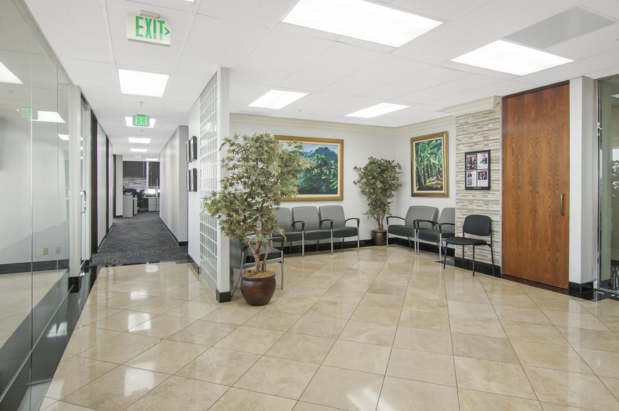 More Photos Of 3250 Wilshire Blvd, Los Angeles Office For Lease