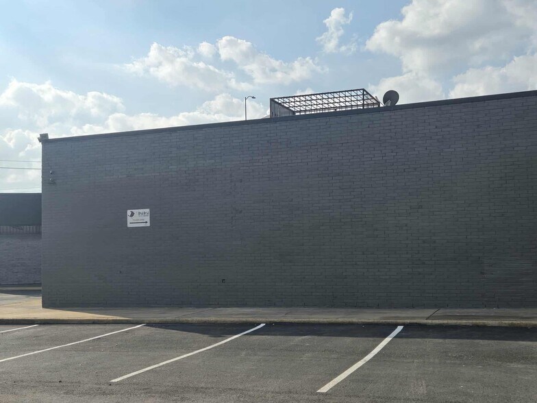 More Photos Of 8300 Homestead Rd, Houston Office For Sale