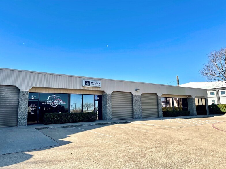 More Photos Of 4200 N Main St, Fort Worth Flex For Lease