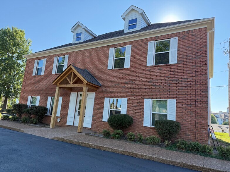 More Photos Of 2820 Summer Oaks Dr, Bartlett Office For Sale