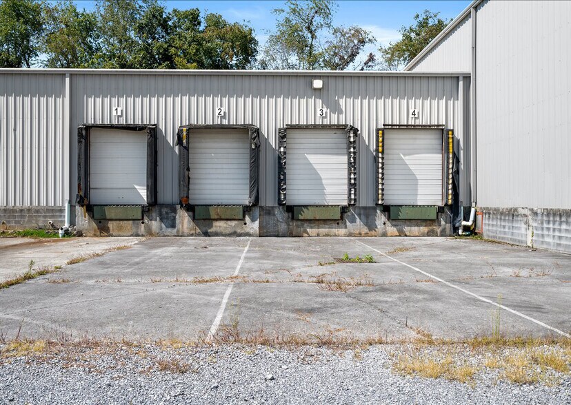 More Photos Of 26609 Newbanks Rd, Abingdon Refrigeration Cold Storage For Lease