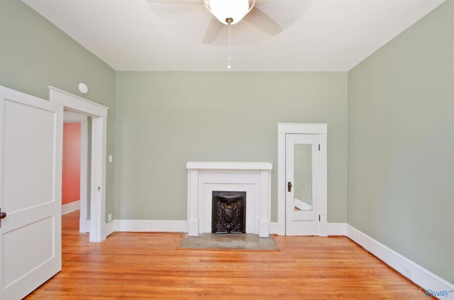 More Photos Of 106 S Houston St, Athens Office For Sale