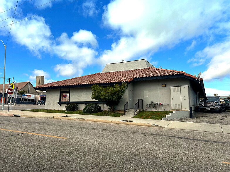 More Photos Of 200 Kern St, Taft Restaurant For Sale